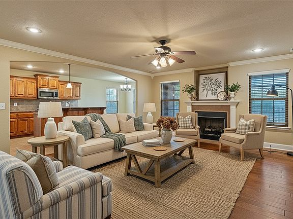 3rd image of 2907 NE Wild Indigo Way