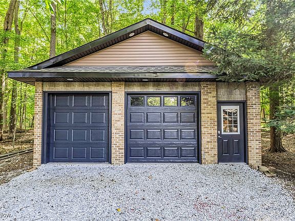 3rd image of 916 Woodmere Dr