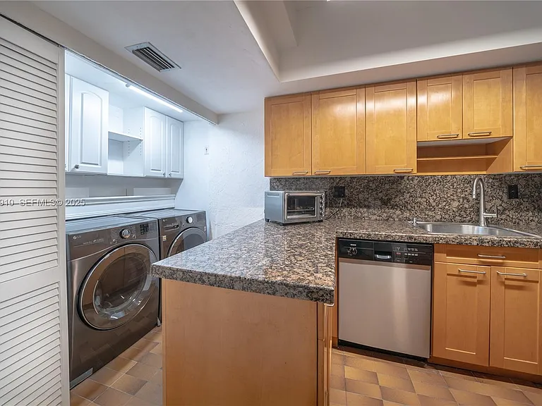 19212 NE 25th Ave #283D — Photo 4