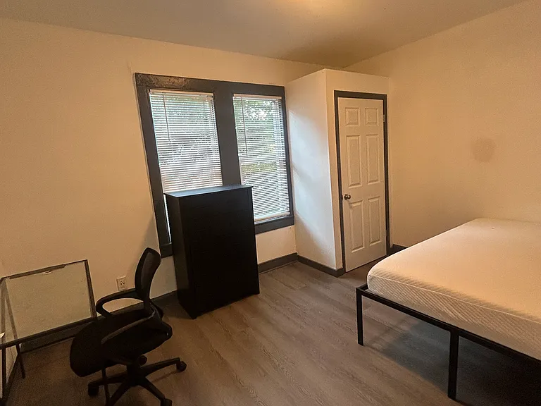 5 Charlotte St #1 — Photo 6