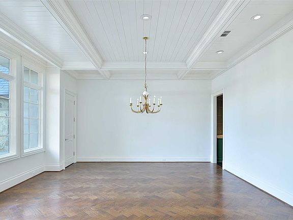 4th image of 5828 Woodland Dr