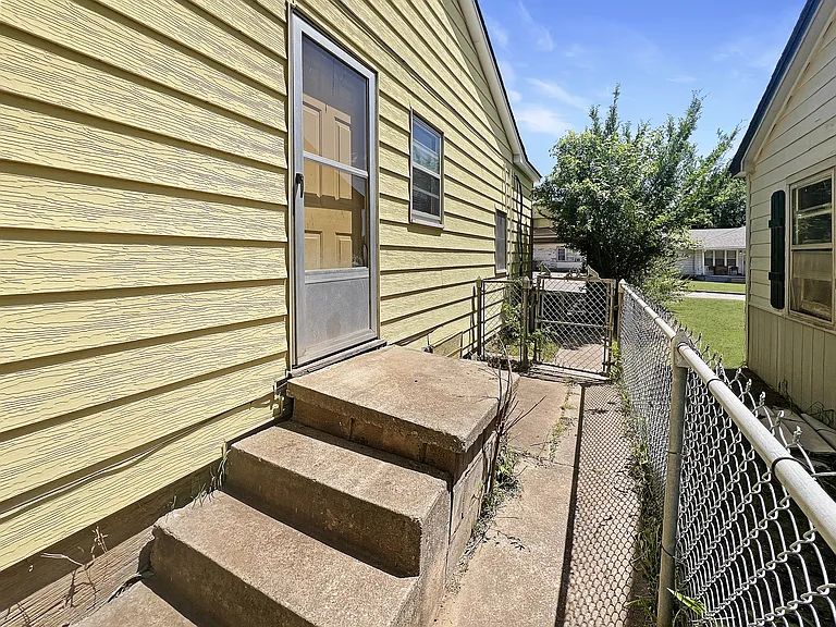 1907 NW Lindy Ave — Photo 11