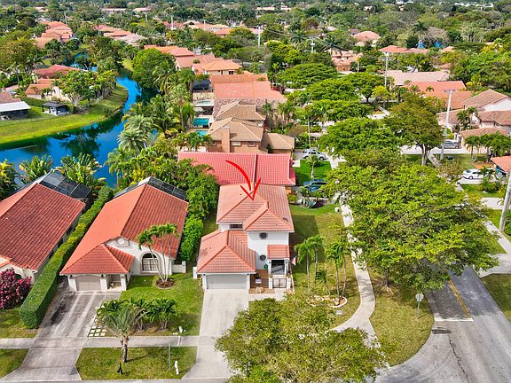 4th image of 595 NW 39th Avenue
