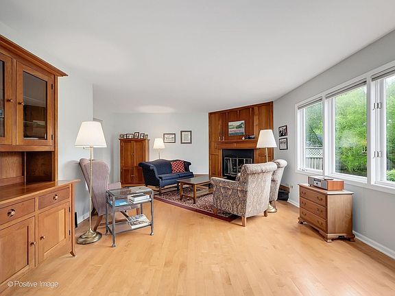 4th image of 517 Renn Ct