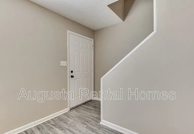 160 Chalet North Ct — Photo 5