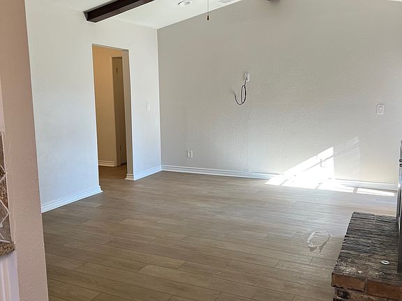 3rd image of 443 Lowell Ln