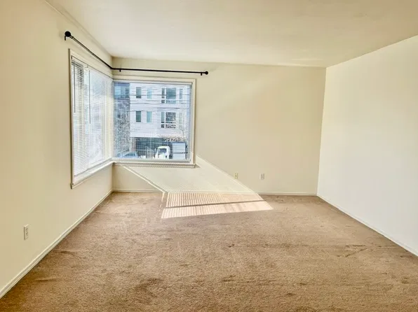 9046 Greenwood Ave N APT 3, Seattle, WA 98103