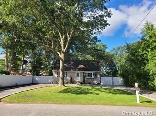 1406 Saxon Ave, Bay Shore, NY 11706