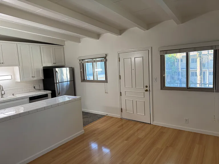 Seabreeze Apartments — Photo 30