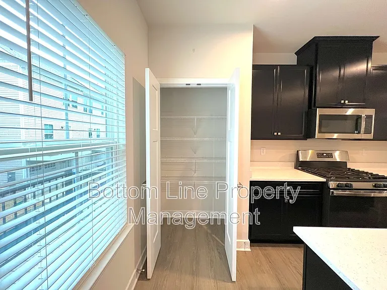 9416 Mallard Mills Dr — Photo 7