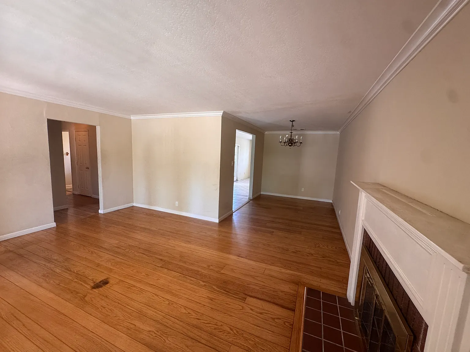 3 bed, 1608 sqft, $3,950 — Photo 2