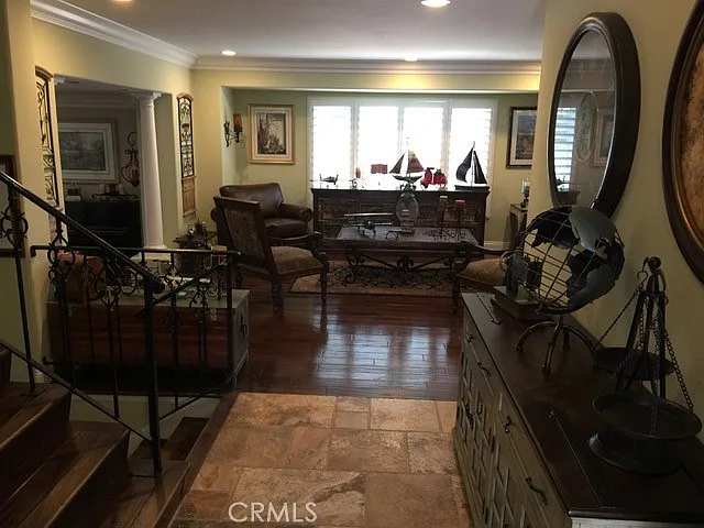 4 bed, 2320 sqft, $6,000 — Photo 2