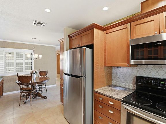 3rd image of 7526 Sunfaire Ln