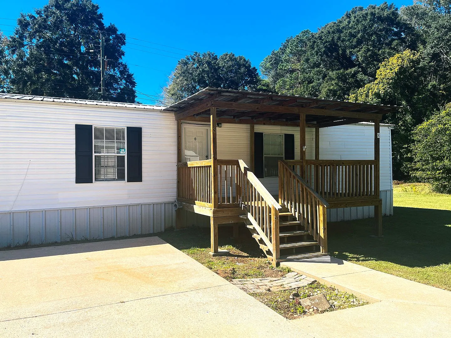 Welcome home! Great location! 3 bed, 2 bath, large kitchen, parking for 2, lots of green space, W... — Photo 3
