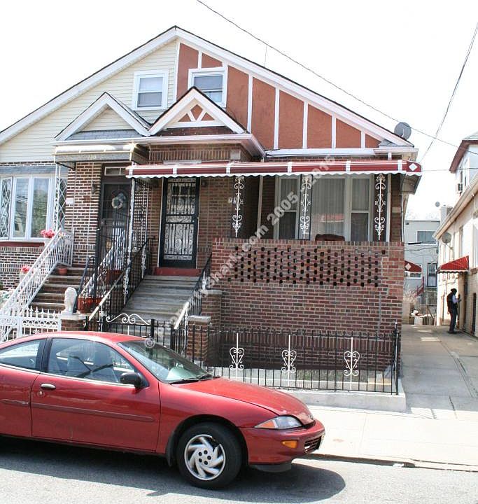 2nd image of 726 E 93rd St
