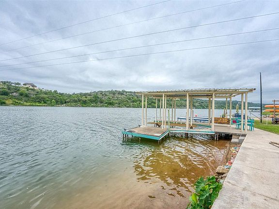 3rd image of 1305 Lakeshore Dr