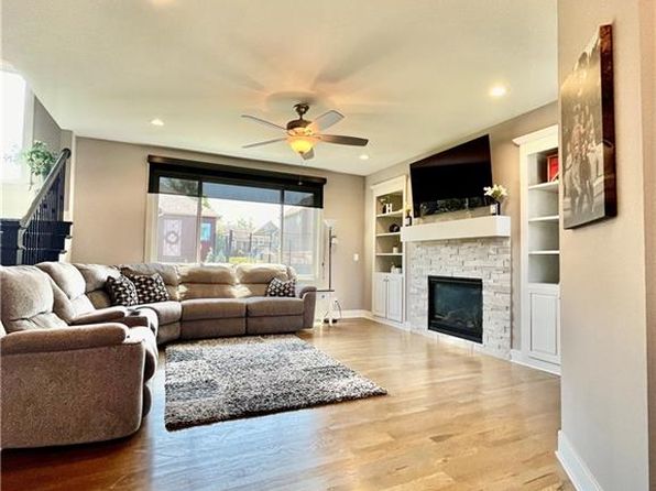 1311 N 4th St E, Louisburg, KS 66053