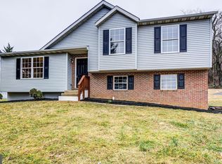 810 Knobs End Dr, Westminster, MD 21158
