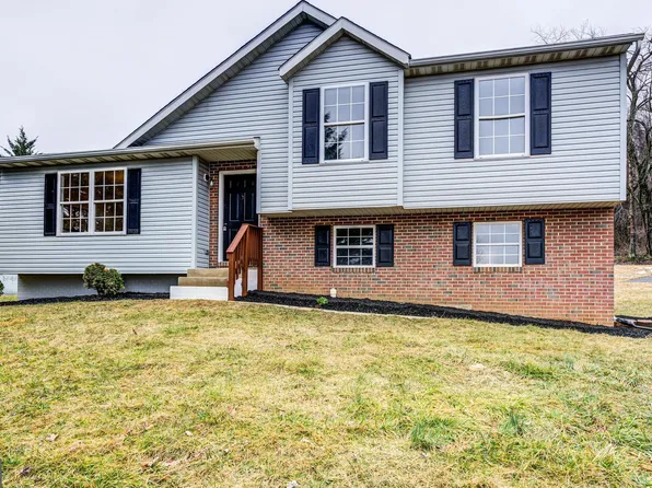 810 Knobs End Dr, Westminster, MD 21158