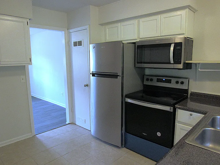 1700 Gunter St #B — Photo 10