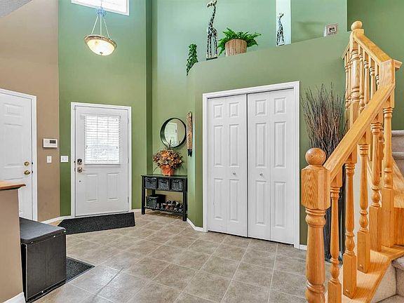 4th image of 165 S Saddlefield Pl NE