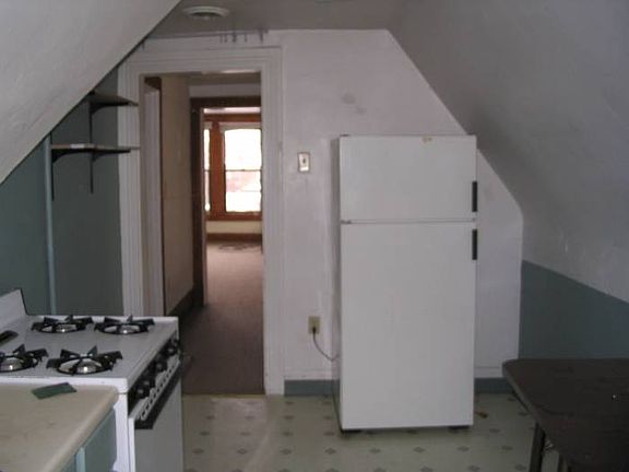 Eat-in-kitchen