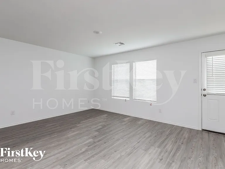 5402 Basil Chase — Photo 4