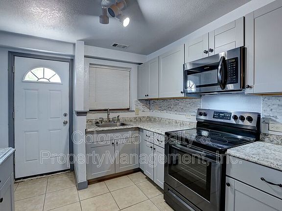 5th image of 1546 Valentia St #15