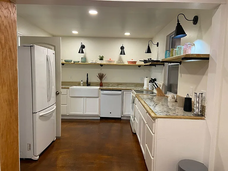 3213 Lealand Ln — Photo 8