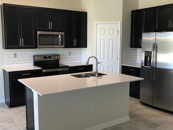 4th image of 3011 Sanderling St