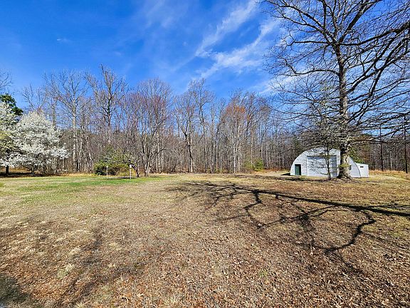 4th image of 147 Old County Rd