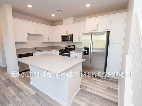 5th image of 695 Earl Joseph Dr