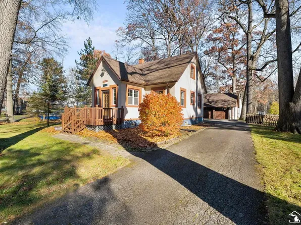 8054 Wiseman Ave, Lambertville, MI 48144