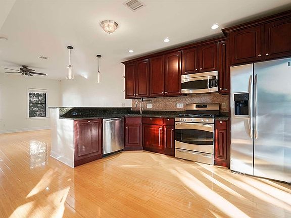 3rd image of 156 O St #Penthouse