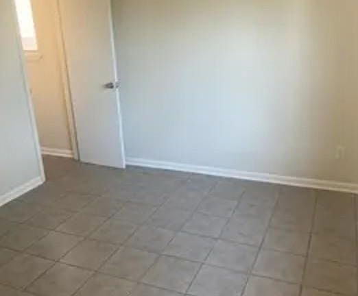 5th image of 423 Greenfield Dr