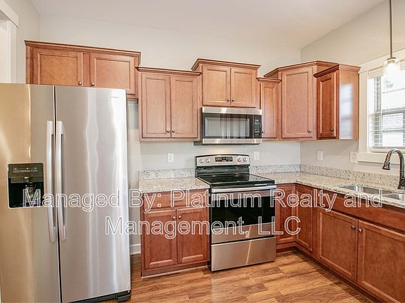 3rd image of 305 Chase Dr