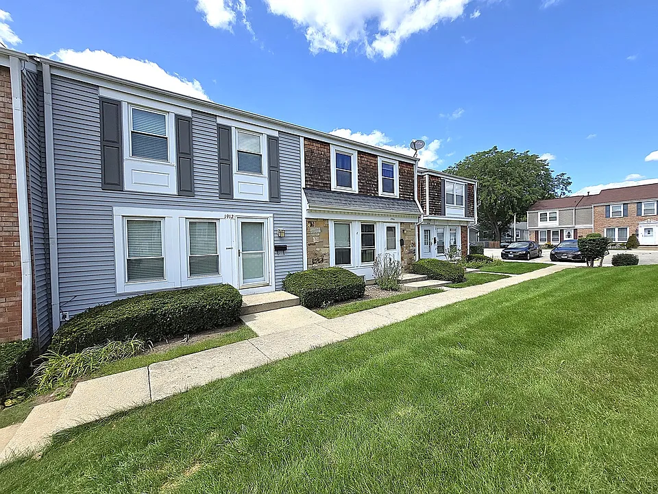 1912 Governors Ln #1912
