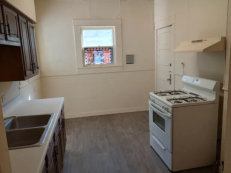 2222 Vance Ave — Photo 6