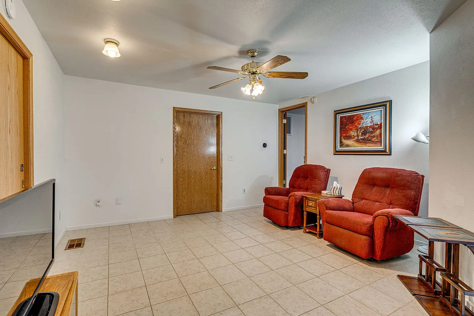 3 bed, 2.0 bath, 2346 sqft, $3,290 — Photo 4