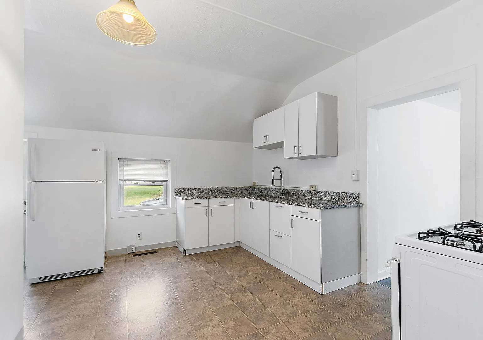 2 bed, 1000 sqft, $1,485 — Photo 3