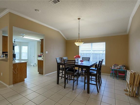 3rd image of 810 La Sierra Ct