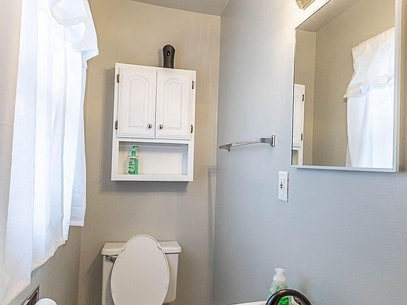 5th image of 724 Everglade Dr SE