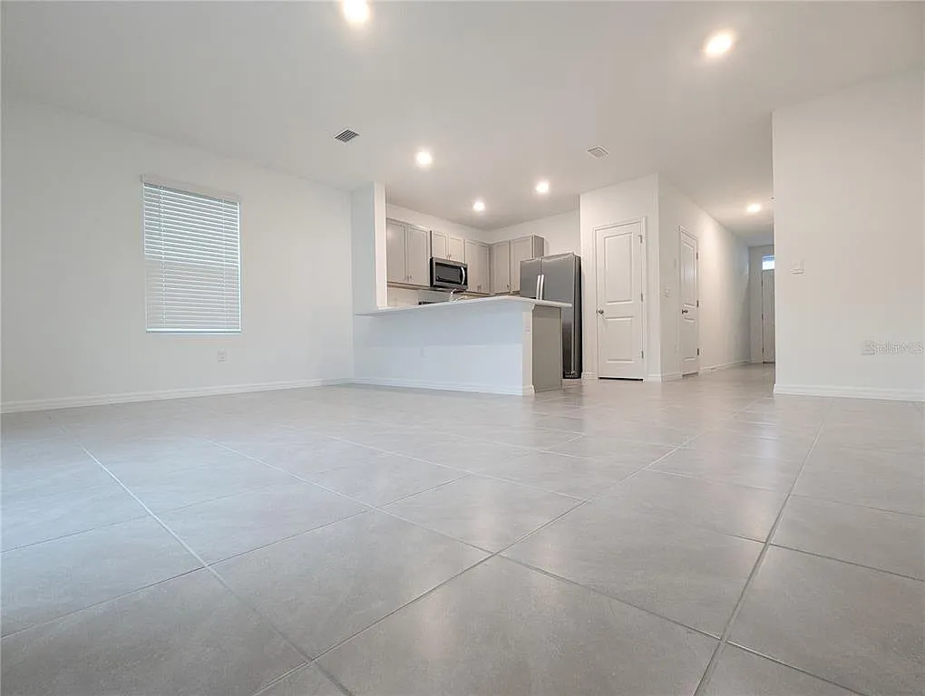 3 bed, 2.5 bath, 1488 sqft, $2,390 — Photo 2
