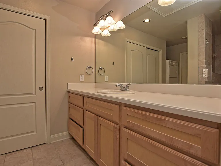 1908 Kahala Sunset Dr #D — Photo 32