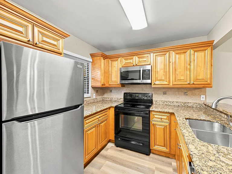 1601 Balfour Point Dr #H — Photo 5