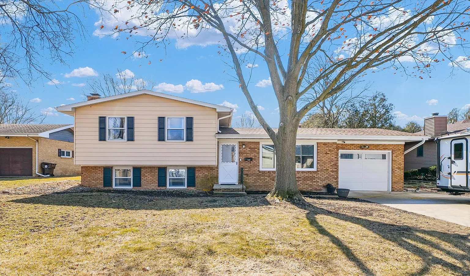 586 Hazelcrest Pl photo 1