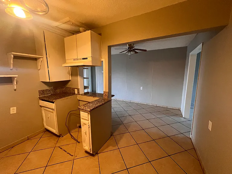 2810 Center St — Photo 9