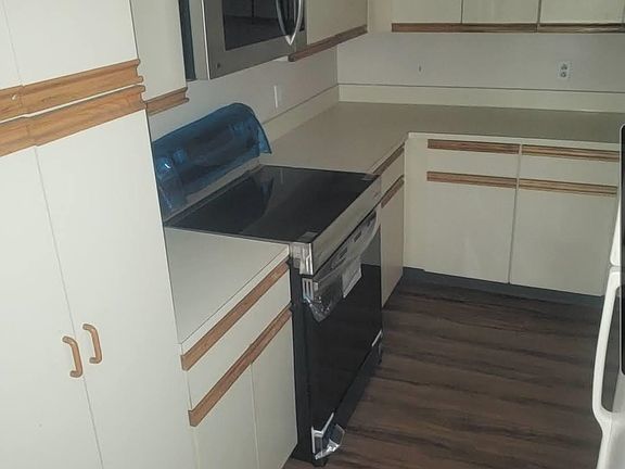 3rd image of 47 Bergen Blvd #2B