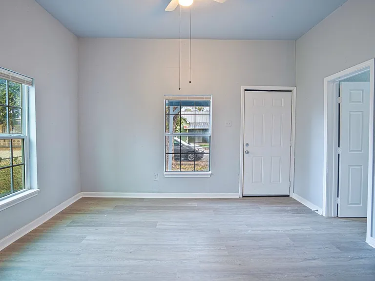 318 Vine St — Photo 5
