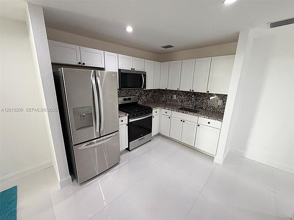 5th image of 214 NE 108th St